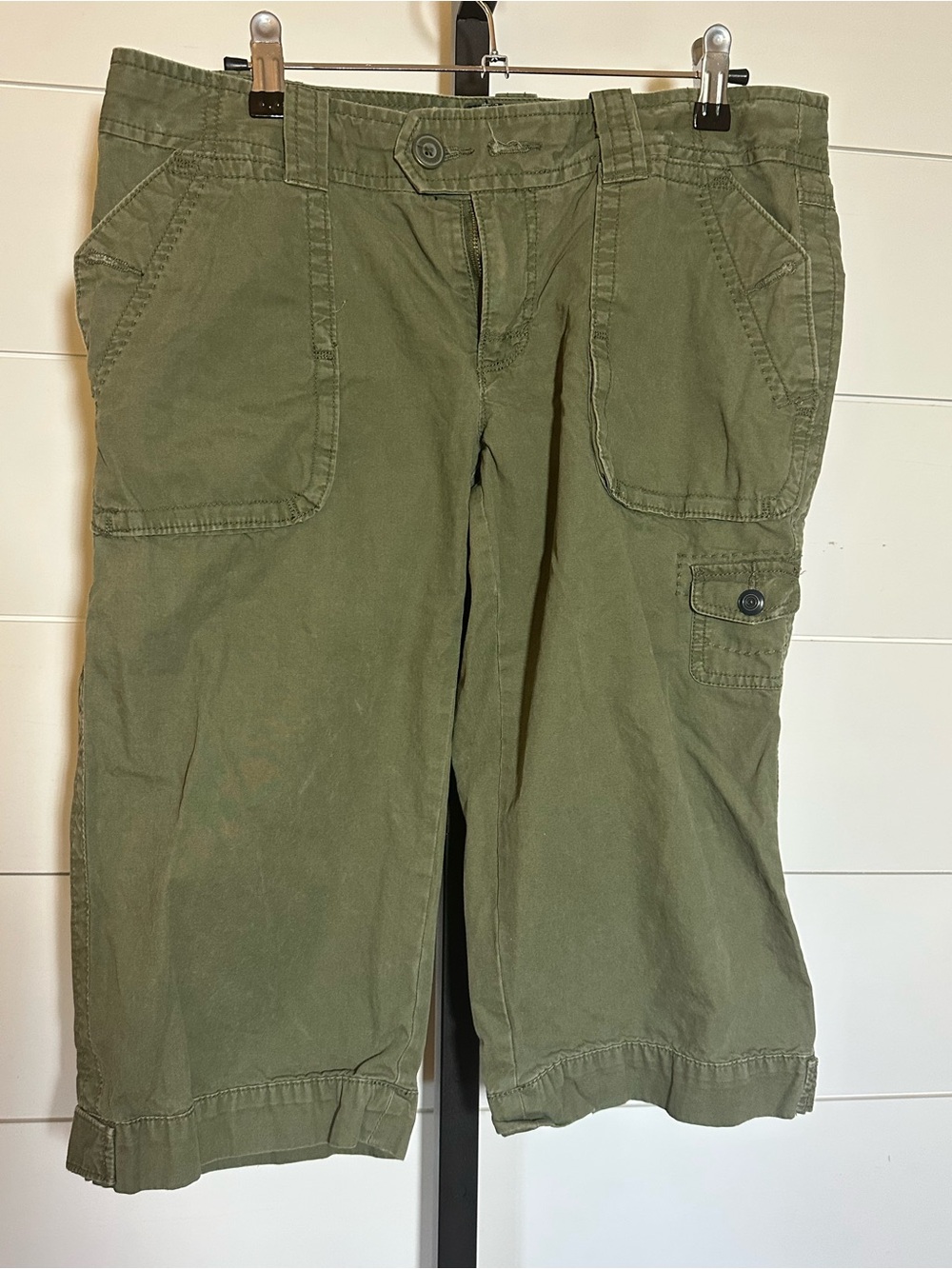 Women’s Olive Green Cargo Capri Pants